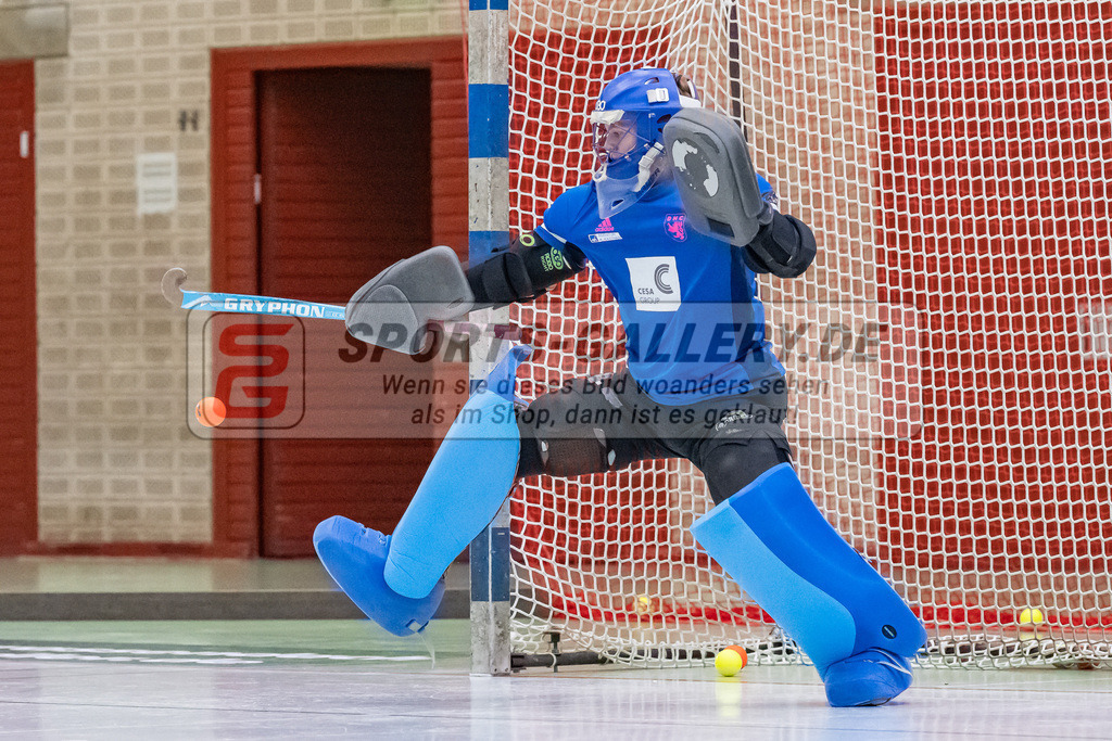 HK_20221126_101658 | 1. Bundesliga ( Halle ) Damen Crefelder HTC - Düsseldorfer HC am 27.11.2022 Crefelder HTC, Krefeld , Burmester Cleo ( Torfrau Düsseldorfer HC #33 )