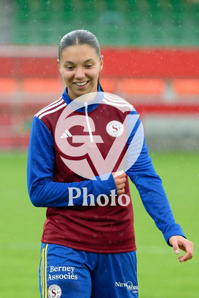 DZ8_6776_c | Switzerland: AXA Womens Super League 2025/26, Servette FC Chenois Feminin vs FC Aarau Frauen - Stade des Trois-Chene, Chene-Bourge: Lea Magali Sergeant (40 Servette FC Chenois Feminin) during warm-up 