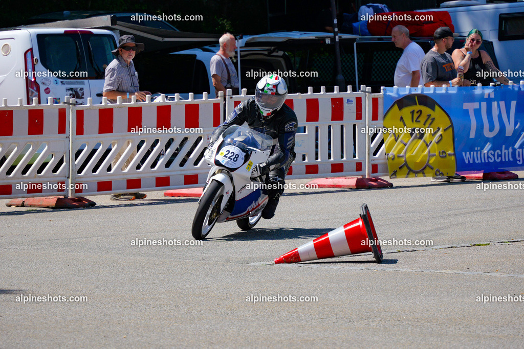 P1036999-2 | Erleben Sie atemberaubende, hochqualitative Fotos Ihrer Fahrt entlang der malerischen Alpenstraßen. Besuchen Sie alpineshots.com, um professionelle Aufnahmen Ihrer unvergesslichen Reise zu finden und zu kaufen - Realisiert mit Pictrs.com