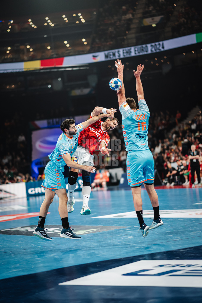 Handball | Herren | EHF EURO 2024 | European Championshop Men 2024 Final Tournament | Dänemark vs. Holland | 17.01.2024 | Rasmus Lauge Schmidt (#11, Dänemark, DEN) beim Wurf