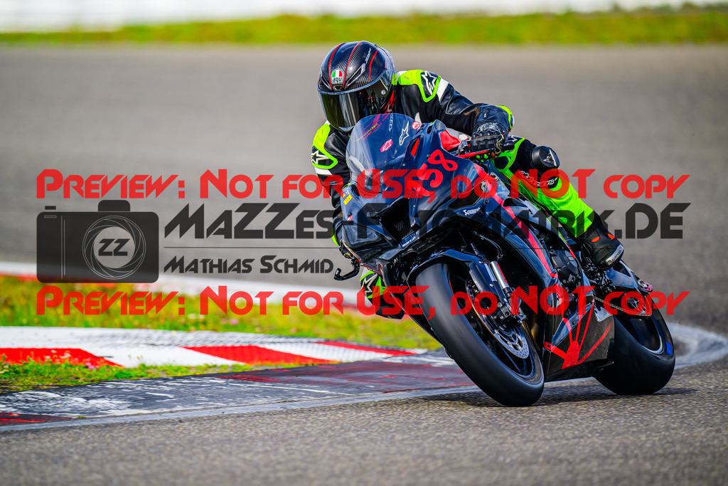 MaZZes_FotoMatrix_240911_6007705_3447 | GELB