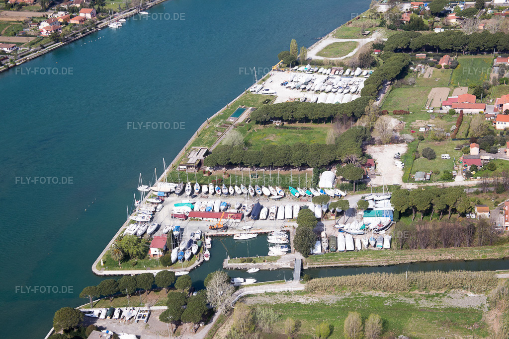Luftbild: Ortsansicht in Fiumaretta di Ameglia im Bundesland Liguria in Italien. Foto: IMG_087142.jpg vom 04.04.2016 durch Werner Riehm/FLY-FOTO.de