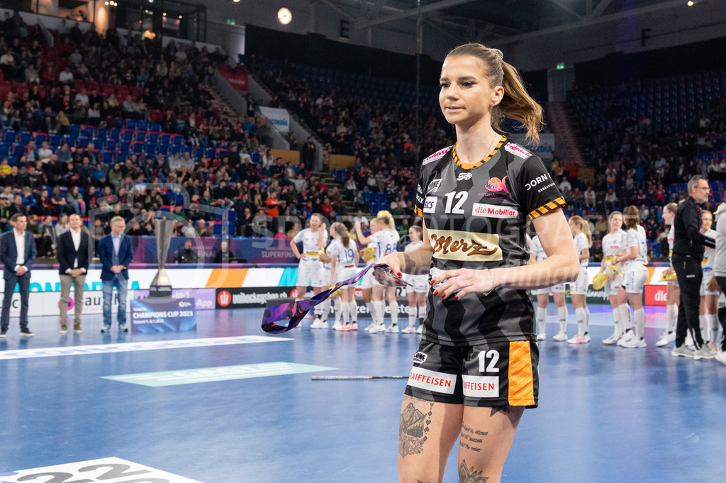 Piranha Chur vs Kloten-Dietlikon Jets - 23. April 2022 | Piranha Chur vs Kloten-Dietlikon Jets
Stimo Arena, Kloten
#12 Katarína Klapitová (Piranha Chur)
Bild: Sportfotografie Markus Aeschimann | www.markus-aeschimann.ch - Realisiert mit Pictrs.com