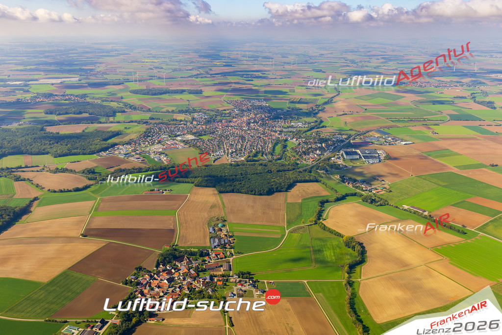 Schrägluftbild  Uttenhofen  Uffenheim - Das Luftbild wurde 2025 vom UL-Flugzeug heraus erstellt ( keine Drohne ) - Hochauflösende Luftaufnahme -Nicht vergleichbar mit Google Maps oder Satelittenbilder- Die Geschenkidee !Mit Lizenz und Bildrechte bestellbar