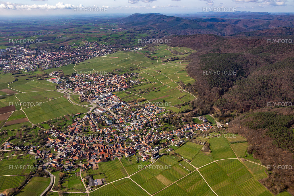 Ortsansicht von Nordosten | Luftbild: Ortsansicht von Nordosten im Ortsteil Rechtenbach in Schweigen-Rechtenbach im Bundesland Rheinland-Pfalz in Deutschland. Foto: IMG_136139.jpg vom 28.03.2023 durch ©2025 Werner Riehm fly-foto.de/copyright - Realisiert mit Pictrs.com