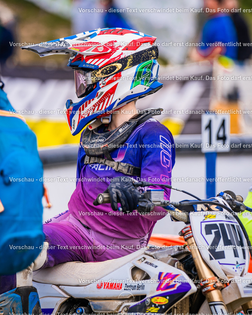 04_13_Bensdorf_85-3326 | Sportfotografin aus Berlin-Brandenburg mit Fokus auf Motocross. Ich halte deine sportliche Leistung und echte Emotionen auf und neben der Strecke professionell fest. Entdecke die Fotos von deinem Rennen und bestelle sie direkt hier im Shop.