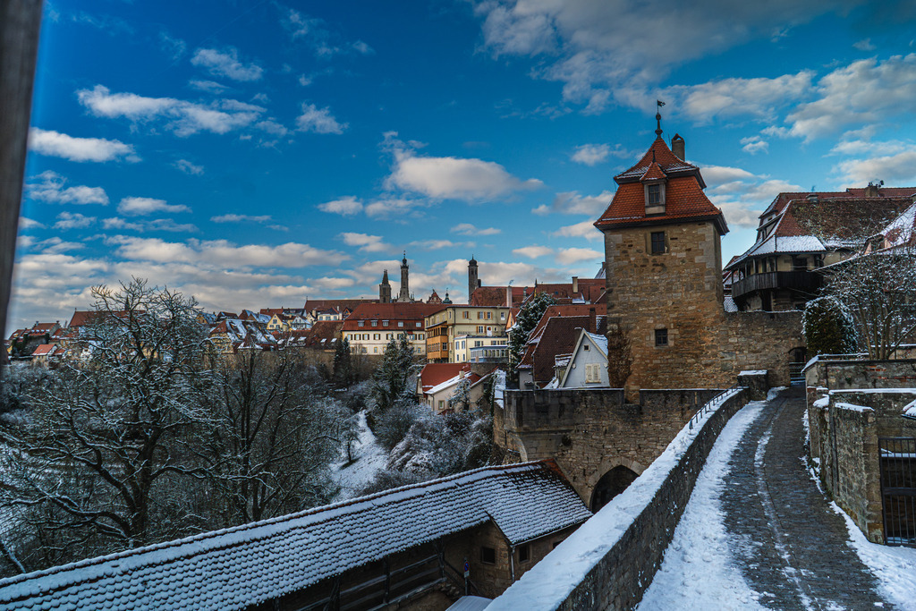 DSC06415-Enhanced-NR | Rothenburg ob der Tauber. Nur hier gibt es Exklusive und passend zur Jahreszeit Ihr Wandbild, T-Shirt, Tasse und alles was das Rothenburg Herz begehrt. - Realisiert mit Pictrs.com