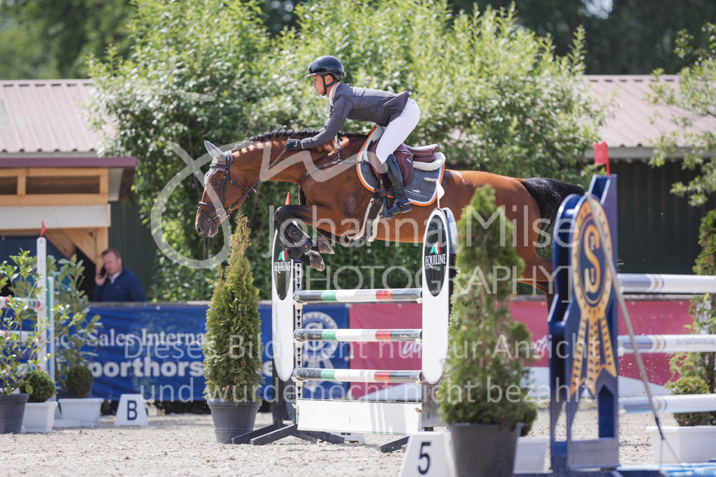 220614_Mühlen_SprPfM-685 | Late Entry Mühlen
Springprüfung Kl.M* 6-8j. Pferde gl. Einlaufprüfung für 6j. Pferde
14.06.2022