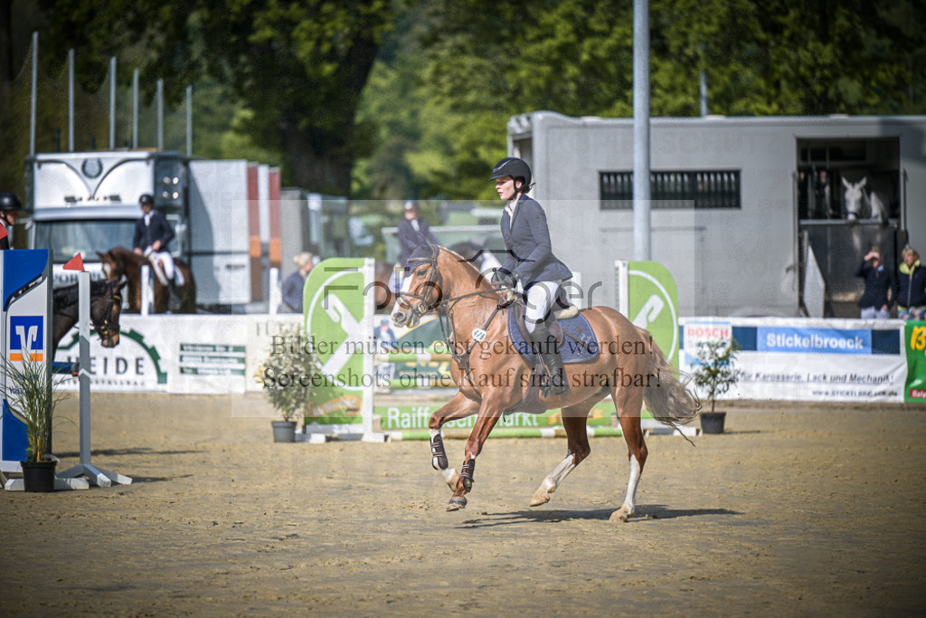 DOS_5926 | Entdecke hochwertige Reitturnierfotos von Foto Oger. Professionell, emotional und authentisch – jetzt Lieblingsmomente im Shop bestellen.Deutschlandweite Turnierfotografie. - Realisiert mit Pictrs.com
