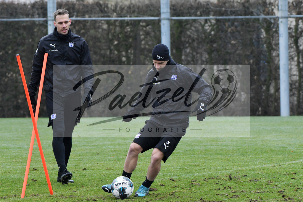20200125_TRAOSN_0047 | Fußball, Herren: Bryan Henning (VfL Osnabrück) in Aktion, am Ball, Einzelaktion beim Training des VfL Osnabrück am 25.01.2020 im Sportpark Illoshöhe in Osnabrück, Deutschland.(Foto von Nico Paetzel) - Realisiert mit Pictrs.com