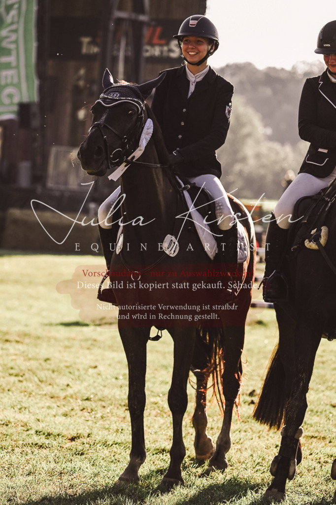 DSC_4570 | Pferde- und Turnierfotografie in Westsachsen. Pferdeportraits, Auftragszeichnungen und intuitive Kunst.