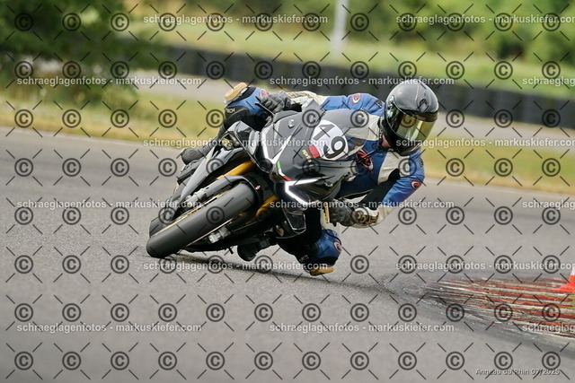 25bt05-0211 | markuskiefer.com - Realisiert mit Pictrs.com