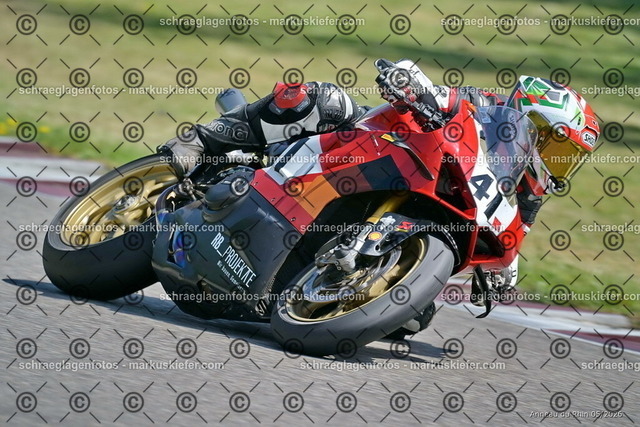 26BT02-1250 | markuskiefer.com - Realisiert mit Pictrs.com