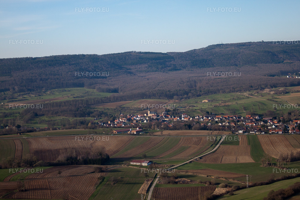 Vue aérienne: Vue de la ville à Dieffenbach-lès-Wœrth dans le département Bas Rhin, France. Photo: IMG_38727.jpg prise le 20/03/2011 par Werner Riehm/FLY-FOTO.eu – Résolution de l'original: 4752 x 3168 px