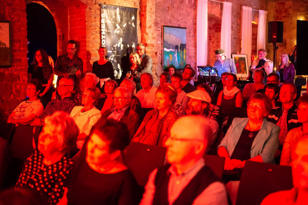 Tango meets Cuba | Tango meets Cuba mit den Klazz Brothers & Cuba Percussion im Forte Belvedere Leisnig zum Festival Hallo Leisnig 2022. - Realisiert mit Pictrs.com