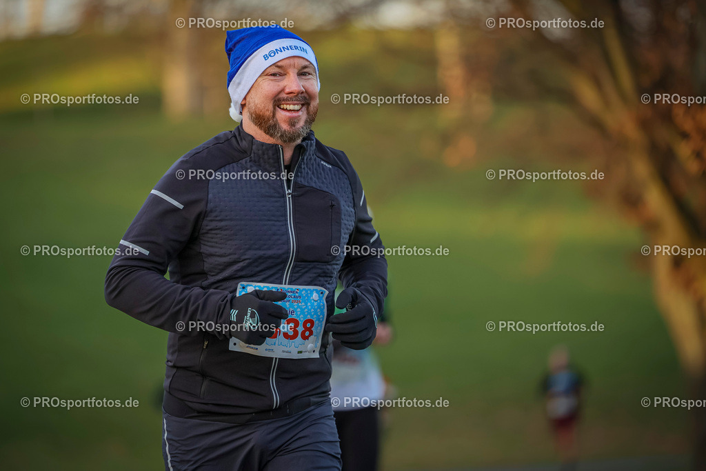 6. Bonner Nikolauslauf; Bonn, 14.12.2025 | Impressionen vom 6. Bonner Nikolauslauf am 14.12.2025 in Bonn (Nordrhein-Westfalen). 