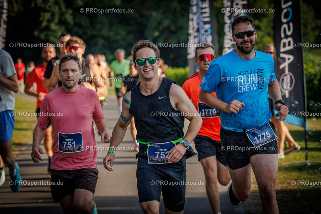 Sparda-Bank Nachtlauf Bonn; Bonn, 18.06.2025 | Impressionen vom Sparda-Bank Nachtlauf Bonn am 18.06.2025 in Bonn (Nordrhein-Westfalen). 