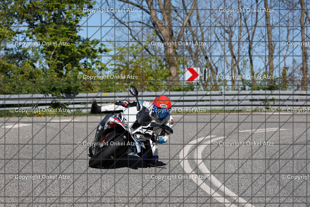 IMG_8876 | Fotograf am Kyffhäuser. Onkel Atze. Kyffhäuser Rennstrecke. Café36. Motorsportfotografie. - Realisiert mit Pictrs.com