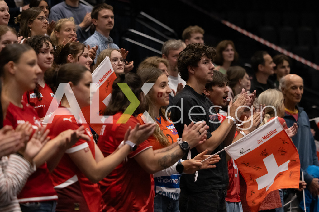 Luxembourg v Switzerland - CEV European League Men | KRIENS, SWITZERLAND - JUNE 12: Fans of Switzerland during the national anthem at the CEV European League match between Luxembourg and Switzerland at Pilatus Arena on June 12, 2026 in Kriens, Switzerland. - Realisiert mit Pictrs.com