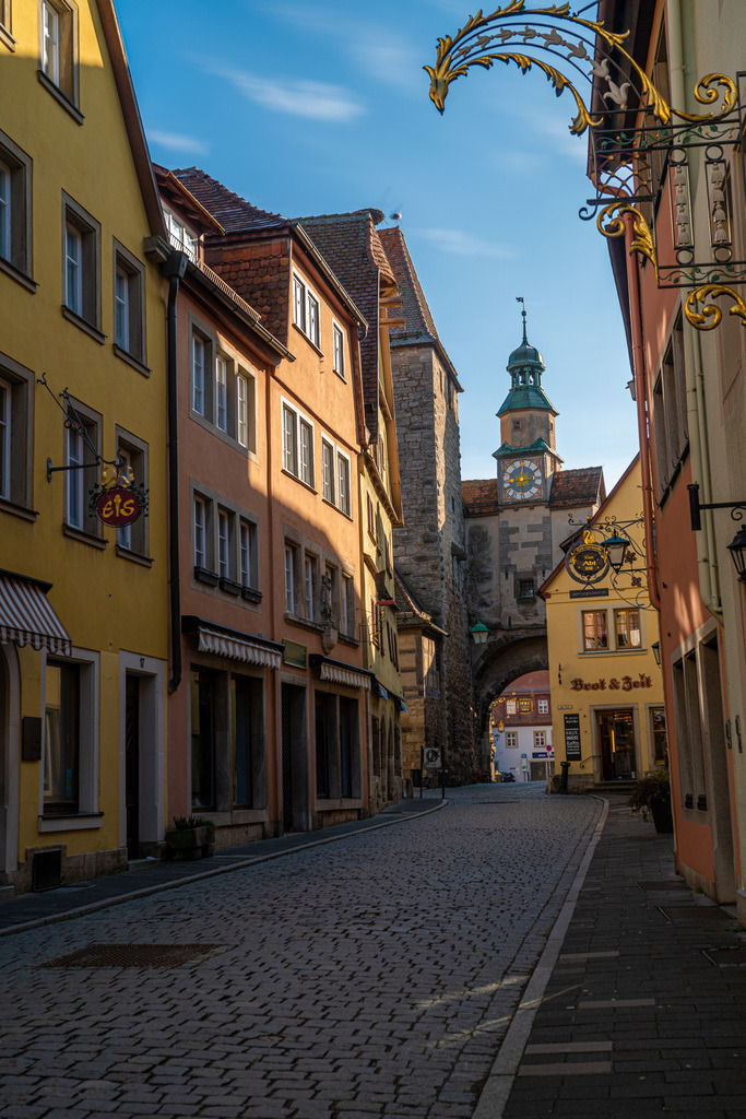 DSC09350 | Rothenburg ob der Tauber. Nur hier gibt es Exklusive und passend zur Jahreszeit Ihr Wandbild, T-Shirt, Tasse und alles was das Rothenburg Herz begehrt. - Realisiert mit Pictrs.com