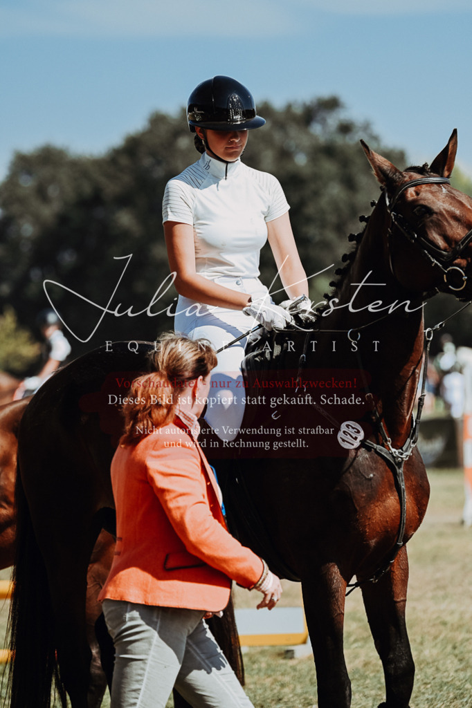 DSC_0143 | Pferde- und Turnierfotografie in Westsachsen. Pferdeportraits, Auftragszeichnungen und intuitive Kunst.