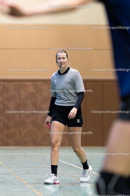Handball I Damen I Saison 2025-2026 I Verbandsliga Süd I 10. Spieltag I HSG Kalkberg 06 - HSG Tills Löwen 08 008 | Christin Marie Steinweg (Schiedsrichterin) - Realisiert mit Pictrs.com