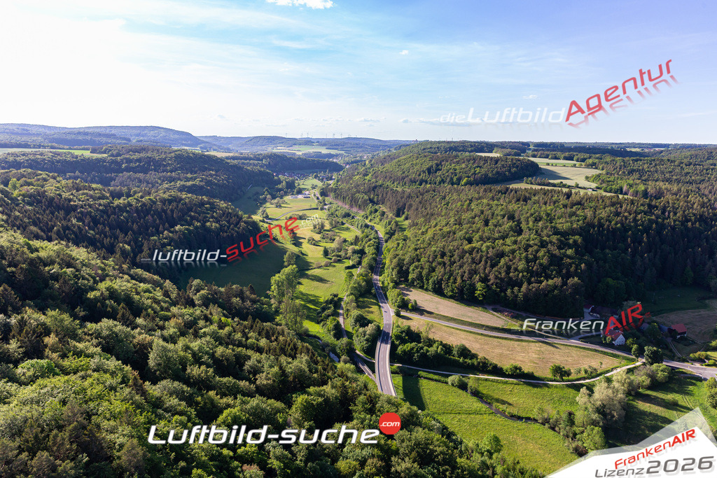 Die Luftbildaufnahme Veilbronn - Heiligenstadt wurde 2020 mittels Flugzeug (keine Drohne) erstellt. Perfekte Schärfe und Druck- Ergebnisse- Garantiert!