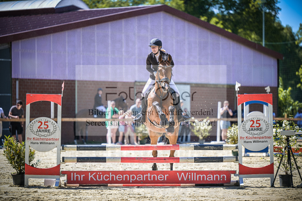 DOS_9780 | Entdecke hochwertige Reitturnierfotos von Foto Oger. Professionell, emotional und authentisch – jetzt Lieblingsmomente im Shop bestellen.Deutschlandweite Turnierfotografie. - Realisiert mit Pictrs.com