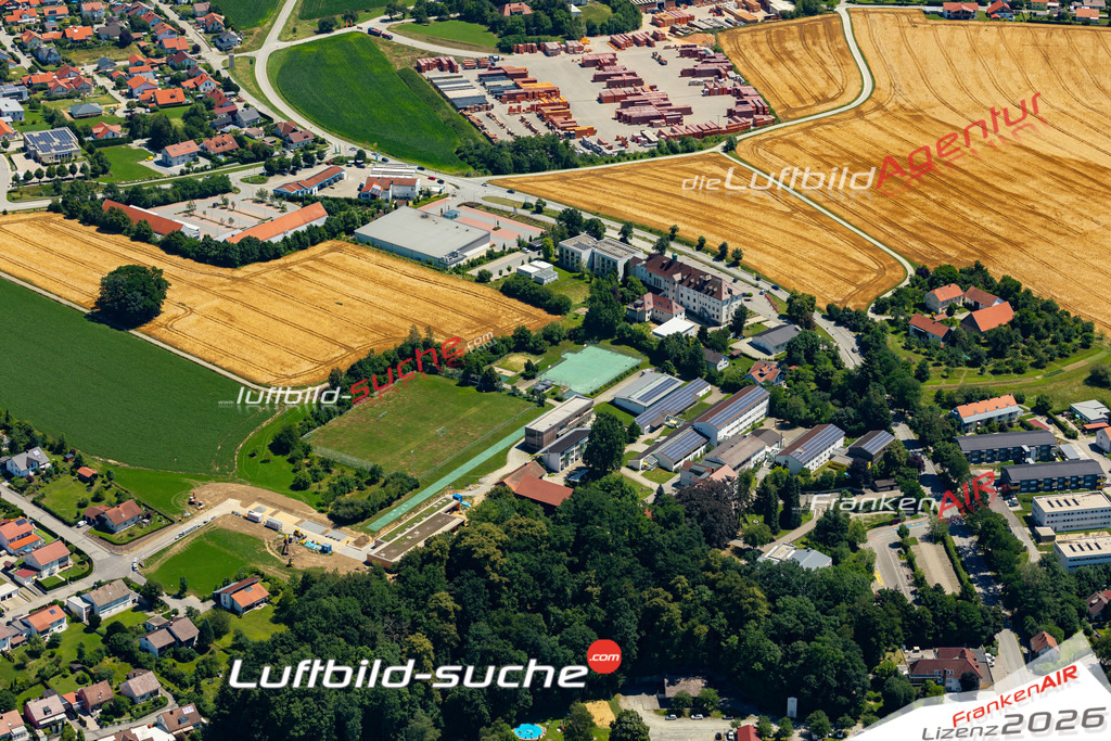 Das Luftbild der Stadt Fürstenzell wurde 2022 vom Flugzeug heraus erstellt (keine Drohnen-Aufnahmen) Aufnahmehöhe ca.450 Meter- hohe Bildauflösung und Druck-Qualität. Garantiert!