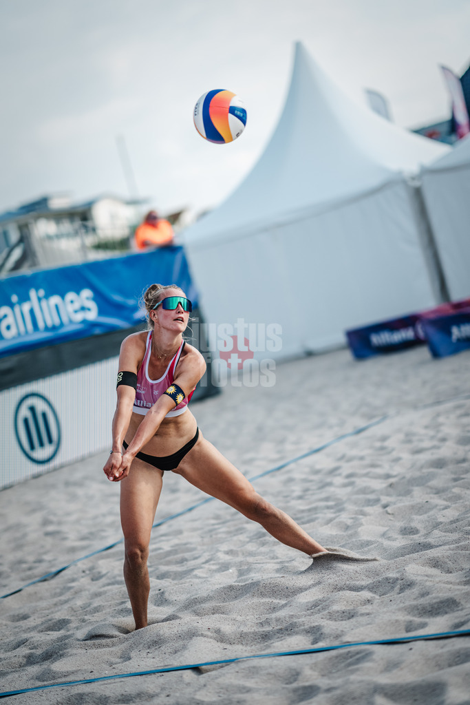 Beachvolleyball | Frauen | Allianz German Beach Tour 2024 | Tourstop Kühlungsborn 2 | 15.08.2024 | Tabea Schwarz spielt den Ball