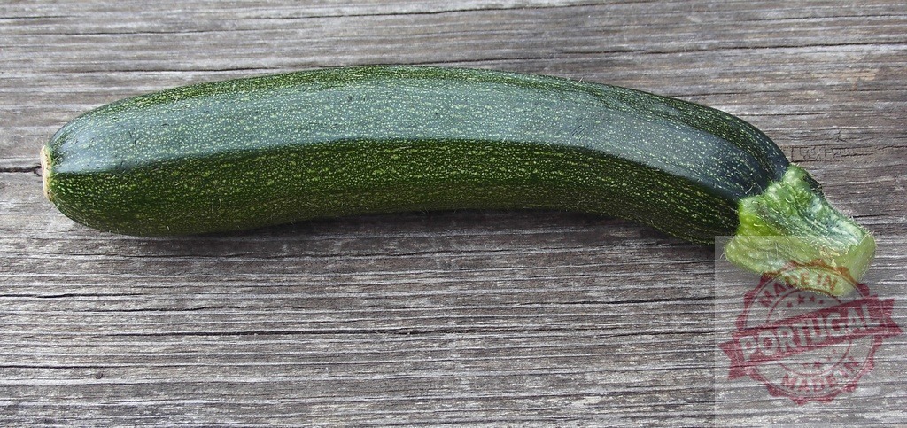 Fresh green zucchini squash on wooden background | Fresh green zucchini squash lying on a rustic wooden table - Realized with Pictrs.com