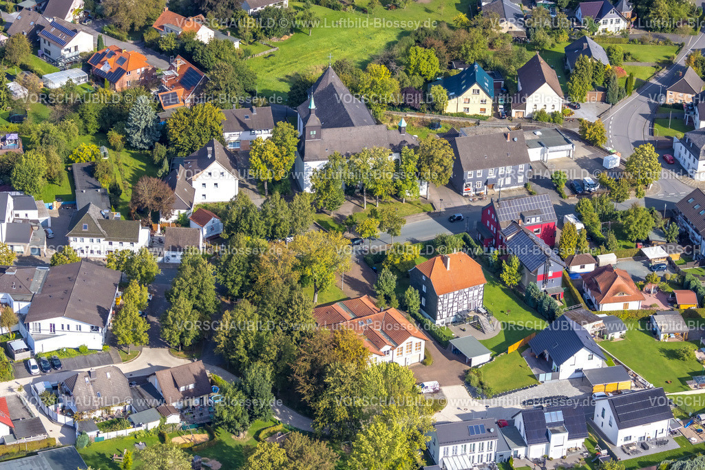 Arnsberg230904209 | Luftbild, Kath. Kirche St. Urbanus, Voßwinkel, Arnsberg, Sauerland, Nordrhein-Westfalen, Deutschland