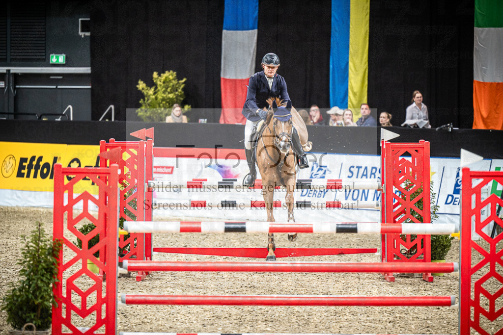 DOS_1927 | Entdecke hochwertige Reitturnierfotos von Foto Oger. Professionell, emotional und authentisch – jetzt Lieblingsmomente im Shop bestellen.Deutschlandweite Turnierfotografie. - Realisiert mit Pictrs.com