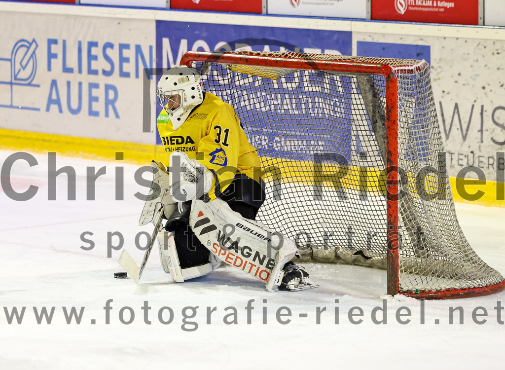 2022-11-20_120_TSV_Erding_gegen_ERSC_Amberg | Erding, Deutschland, 20.11.2022:
Eishockey, Bayernliga 2022 / 2023, 15. Spieltag, TSV Erding gegen ERSC Amberg, Endergebnis: 5:1

Torwart Timon Bätge (ERSC Amberg, #31)

Foto: Christian Riedel / fotografie-riedel.net