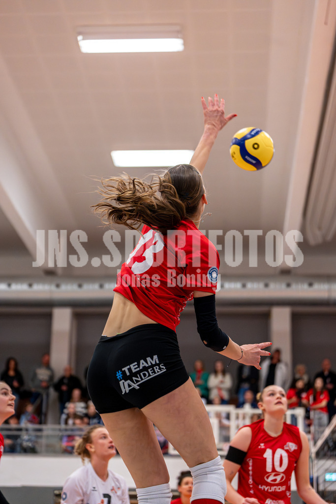 Volleyball I Frauen I Saison 2025-2026 I 2 Bundesliga Pro I 16. Spieltag VFL Oythe - TV Planegg-Krailling-31 | Annelis Lotte Tyws (13,VFL Oythe) - Realisiert mit Pictrs.com