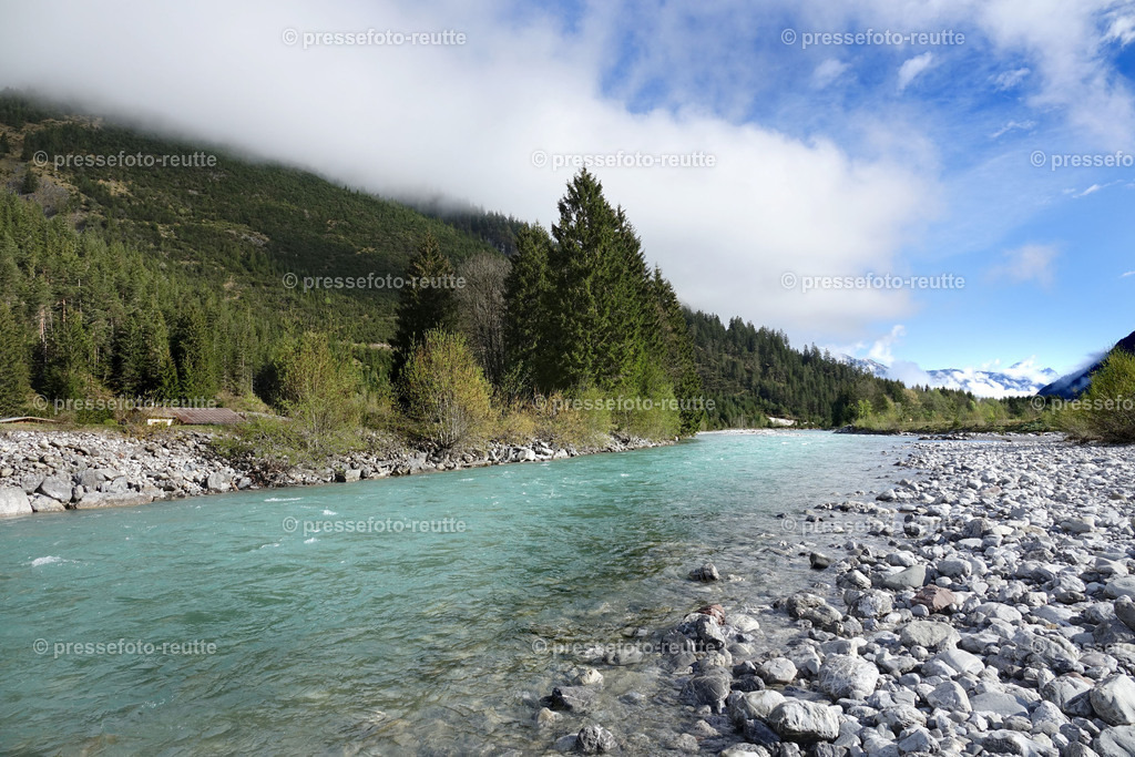 welltvi-Lechfluss bei ELMEN-Klimmbruecke-09052019-DSD00954 | Info aus dem Bezirk Reutte/Ausserfern Tirol sowie eine umfangreiche Bilddatenbank über die gesamte Region: Lechtal, Talkessel Reutte, Tannheimertal, Zwischentoren. Lech, Plansee, Zugspitze, Grenztunnel, B179, Fernpassstraße, Verkehr, Lawinen, Tradition, - Realisiert mit Pictrs.com