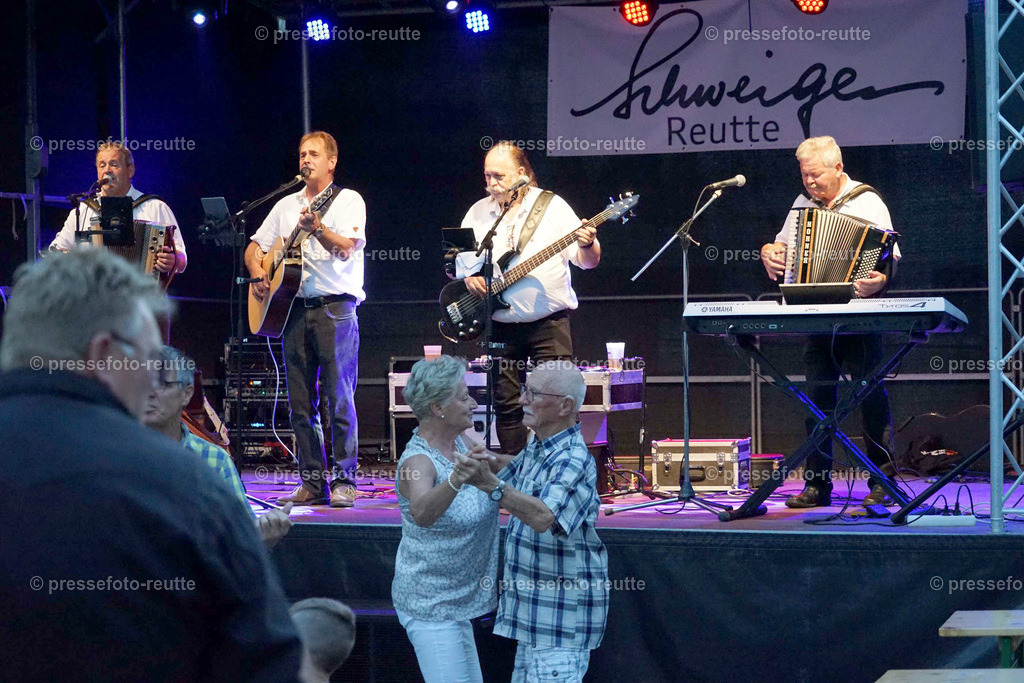 11-news-2023-Juli15-Marktfest_Reutte1-DSC06132 | Info aus dem Bezirk Reutte/Ausserfern Tirol sowie eine umfangreiche Bilddatenbank über die gesamte Region: Lechtal, Talkessel Reutte, Tannheimertal, Zwischentoren. Lech, Plansee, Zugspitze, Grenztunnel, B179, Fernpassstraße, Verkehr, Lawinen, Tradition, - Realisiert mit Pictrs.com