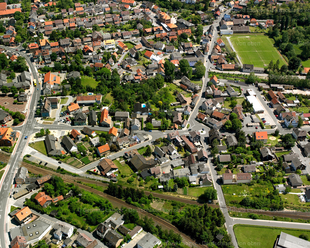 2638299 | VIENENBURG 09.06.2006 Wohngebiet einer Einfamilienhaus- Siedlung  in Vienenburg im Bundesland Niedersachsen, Deutschland // Single-family residential area of settlement  in Vienenburg in the state Lower Saxony, Germany Foto: Gerhard Launer