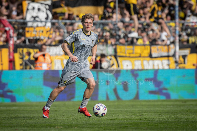 German 3rd Division, Viktoria Koeln vs. Alemannia Aachen, 10.05.2026 | KOELN, GERMANY - MAY 10, 2026:  Jonas Oehmichen (Alemannia Aachen, 24) during the 3rd division match on gameday 37 between Viktoria Koeln vs. Alemannia Aachen at the Sportpark Hoehenberg on May 10, 2026 in Koeln, Germany. DFL REGULATIONS PROHIBIT ANY USE OF PHOTOGRAPHS AS IMAGE SEQUENCES AND/OR QUASI-VIDEO.