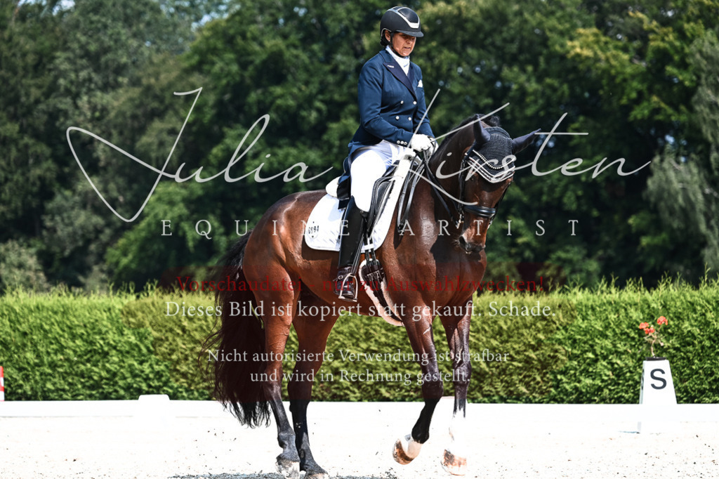 DSC_2901 | Pferde- und Turnierfotografie in Westsachsen. Pferdeportraits, Auftragszeichnungen und intuitive Kunst.