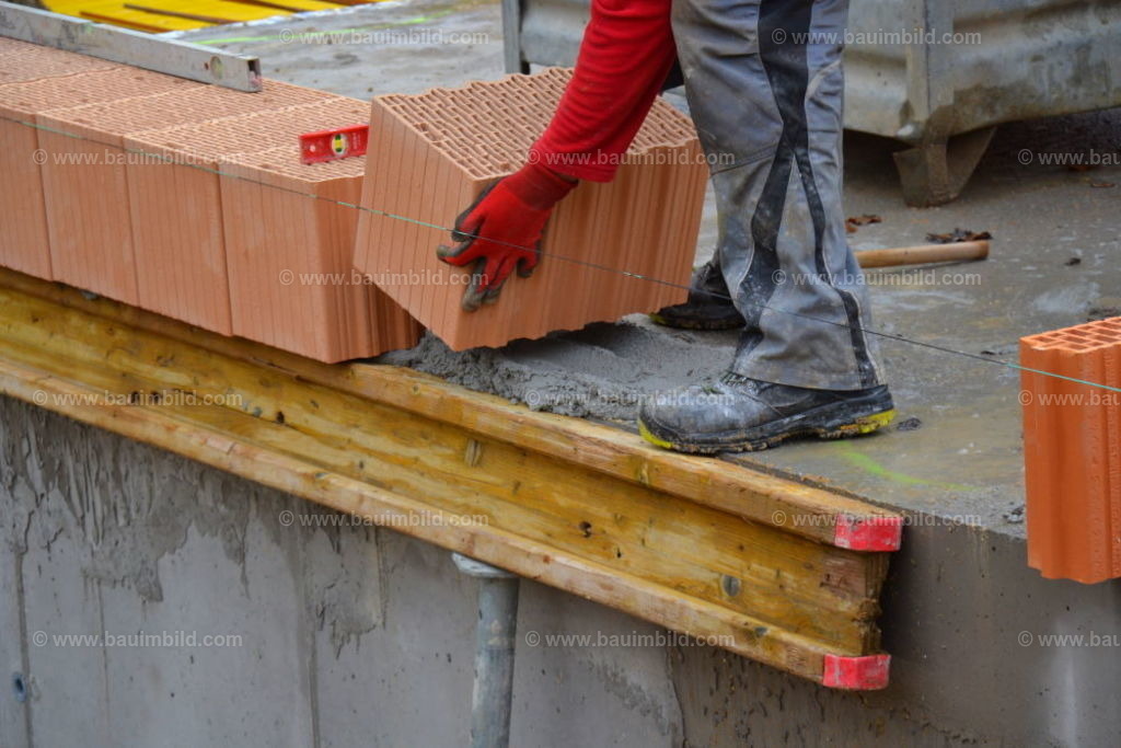bib-lg07-mauerarbeiten-0075 | Nach LV-Leistungsgruppen sortierte Detailfotos über den Bau eines Hauses. Alle Hausbau-Bilder direkt vom Urheber und Autor der Website Haus-Selber-Bauen.com