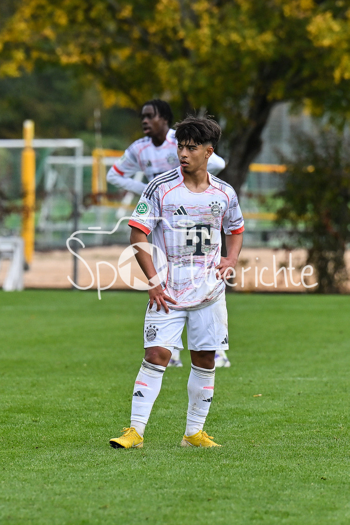 SpVgg Unterhaching U19 - FC Bayern München U19 | Im Bild Maycon Douglas NORMANHA CAROZO (FC Bayern München U19 11) / Einzelfoto / Freisteller / U19 DFB Nachwuchsliga: SpVgg Unterhaching - FC Bayern München; Sportschule Oberhaching am 18.10.2025
