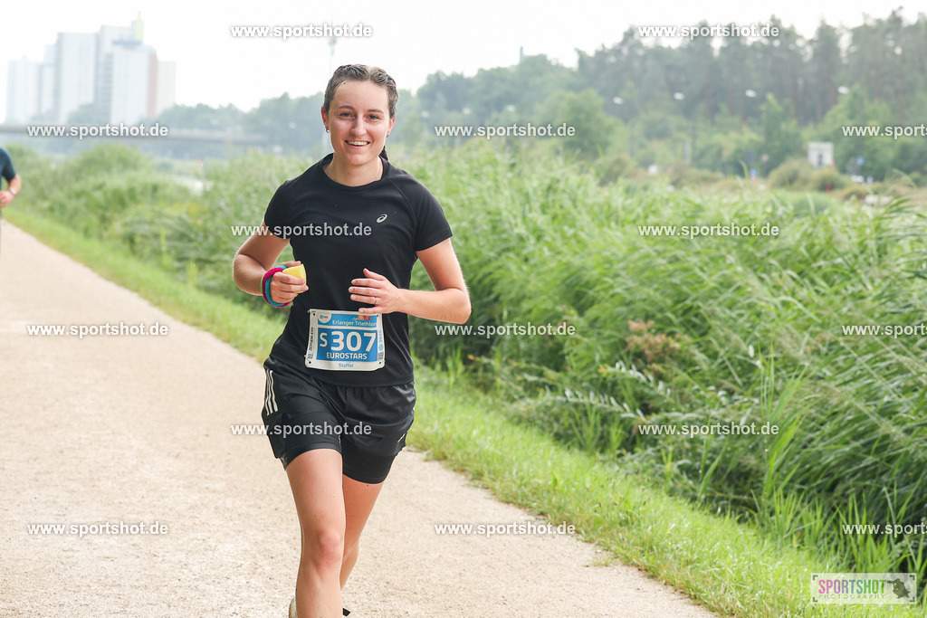 LUR_1637 | 34. M-net Erlanger Triathlon 2025 #erlangertriathlon  #mnettriathlon2025 #mnettriathlon #team #olympischedistanz #mitteldistanz #triathlon #maindonaukanal  #erlangertriathlon2025 #yourpictrs #tv1848 #tv1848erlangen  #triathlonbayern #sportinerlangen #demsportverbunden #sportshot_your_pictrs Copyright: www.sportshot.de