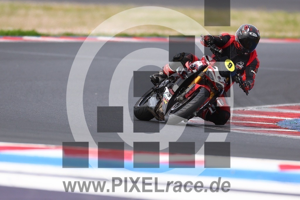 inst09-20260331_00924 | Schöne Erinnerungen an spannende Momente - das festzuhalten ist unser Job. PIXELrace.de ist seit 2003 auf den Rennstrecken Europas unterwegs um die Action draußen beim Fahren und die wunderbare Stimmung imm Fahrerlager für euch einzufangen.