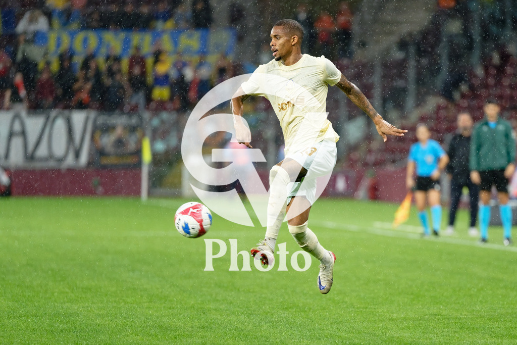 UEFA Conference League Play-offs 2nd leg - Servette FC v FC Shakhtar Donetsk | Pedro Henrique (13 FC Shakhtar Donetsk) controls the ball (action)  during the UEFA Conference League Play-offs 2nd leg match between Servette FC and FC Shakhtar Donetsk at Stade de Geneve in Geneva, Switzerland