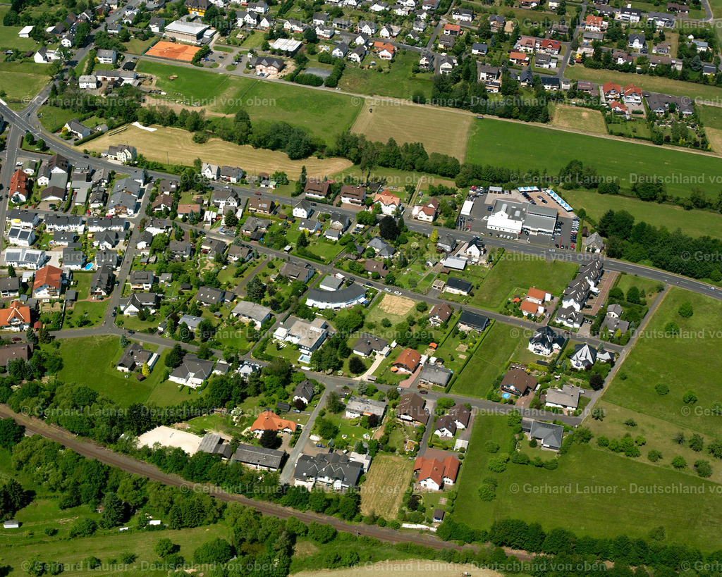2611169 | ALLENDORF 09.06.2006 Wohngebiet einer Einfamilienhaus- Siedlung  in Allendorf im Bundesland Hessen, Deutschland // Single-family residential area of settlement  in Allendorf in the state Hesse, Germany Foto: Gerhard Launer