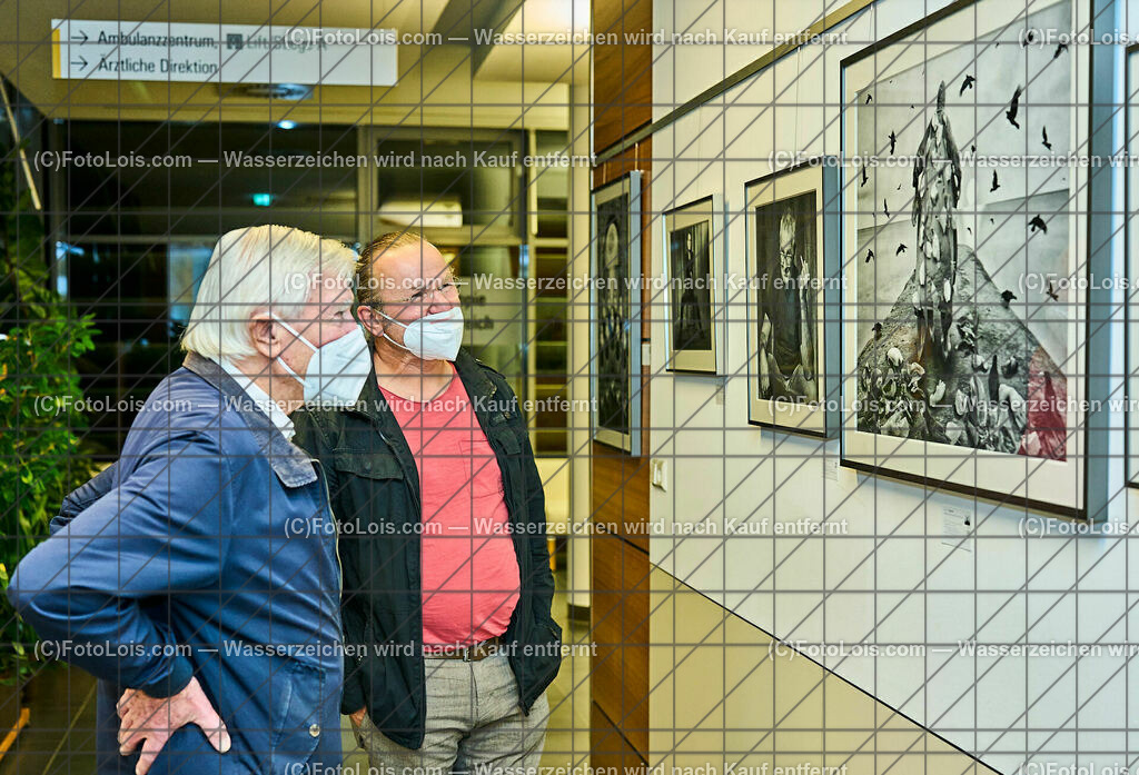 ALP2074_Buchvorstellung-Systemerhalter_Fellner Leo | (C)2023 FotoLois.com, Alois Spandl, Buchpräsentation 'Systemerhalter' von Leo Fellner, die Vernissage im Landesklinikum Melk musste kurzfristigst wegen zu großer Gefahr einer Corona-Infektion abgesagt werden, weshalb nur wenige Beuscher zur Präsentation erschienen sind (statt der angemeldeten 150 Personen), die Ausstellung im Landesklinikum kann noch bis Weihnachten einzeln oder in Kleingruppen besucht werden, Do 9. Nobember 2023.