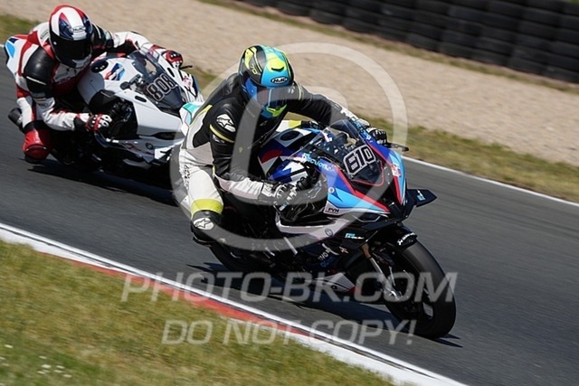 2025_05_12_PBK_18340 | Sportfotografie; SlowMotion; Video; Rennstrecke; Hafeneger; Speer; Racing; RSE; BMW; CBO; Trackday; Motorsportarena; Hockenheimring; Brno; Most; Barcelona; Valencia