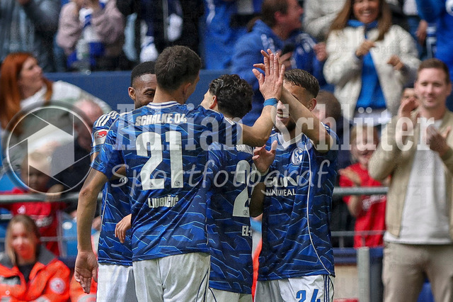 19.04.2026, GER, Fussball, Herren, 2. BL, Saison 2025/2026, FC Schalke 04 - Preußen Münster | Adli Aouchiche (S04) Torjubel, jubelt nach seinem Treffer zum 3:0