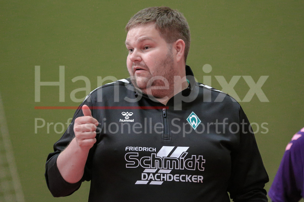 Handball, 2. Bundesliga Frauen, Training SV Werder Bremen | v.li.: Timm Dietrich (Trainer, Cheftrainer, SV Werder Bremen) gibt Anweisungen, gestikuliert, mit den Armen gestikulieren